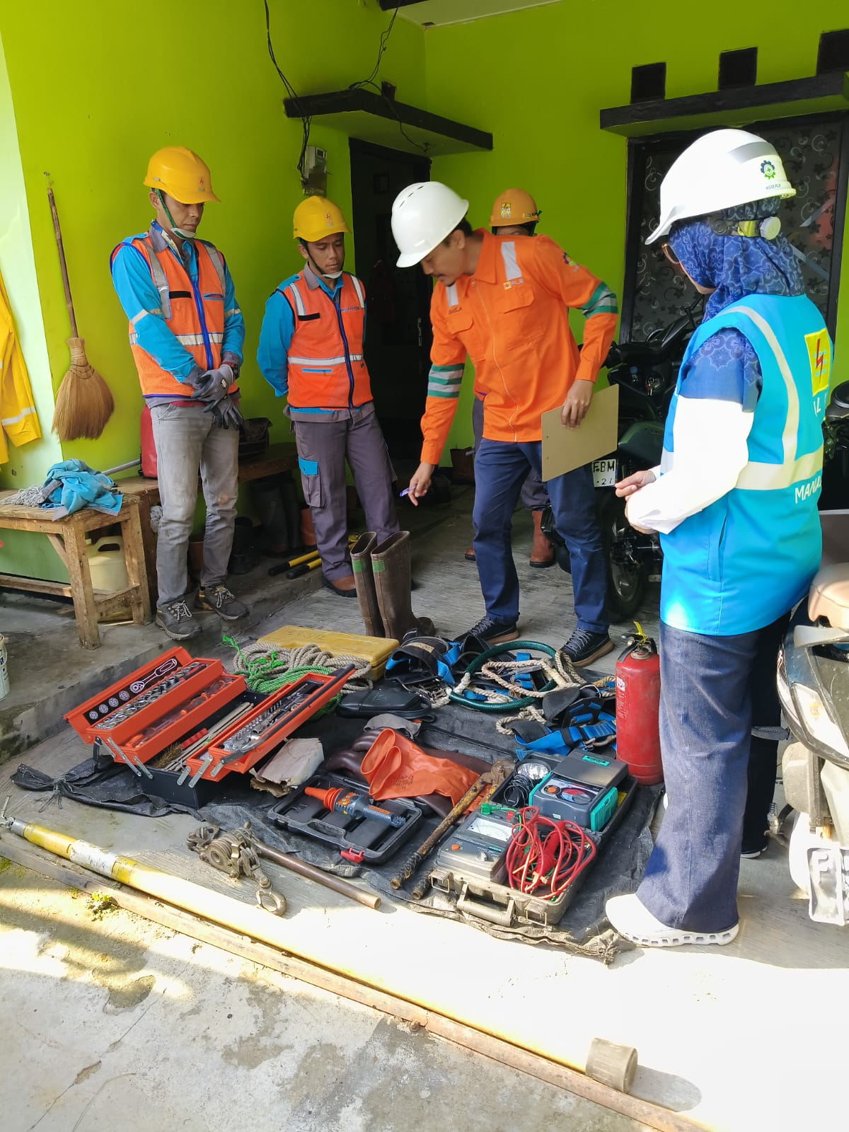 Sidak Pekerjaan di Lingkungan Kerja, PLN Gunung Putri Pastik