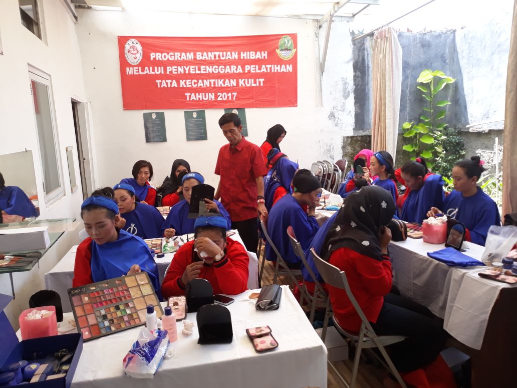 Reses di Kota Bogor, Anggota DPRD Jabar Blusukan Gunakan Transportasi Online  