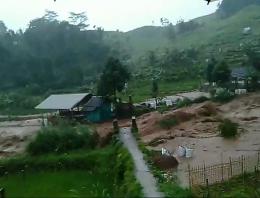 Kabupaten Bogor Diterjang Angin Kencang Longsor Sungai Meluap